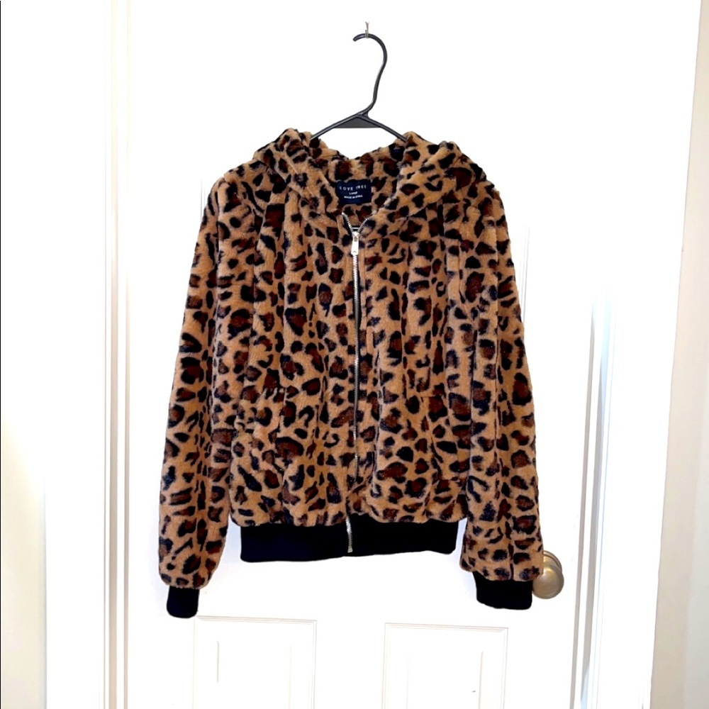 Love Tree faux fur leopard coat